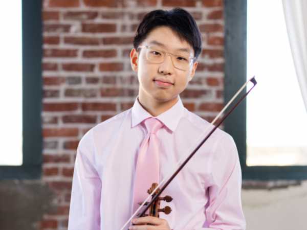 Violinist Timothy Lee