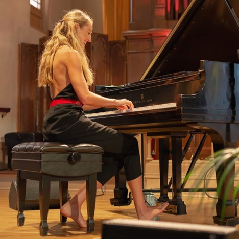 Sophie Lippert Performing Gershwin at The Old Church Concert Hall, 2019.